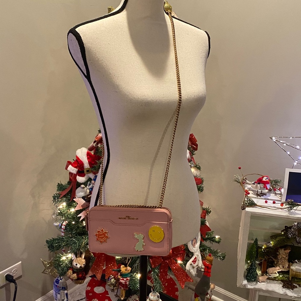 ✨Marc Jacobs (EUC) Multiple Badge crossbody bag✨